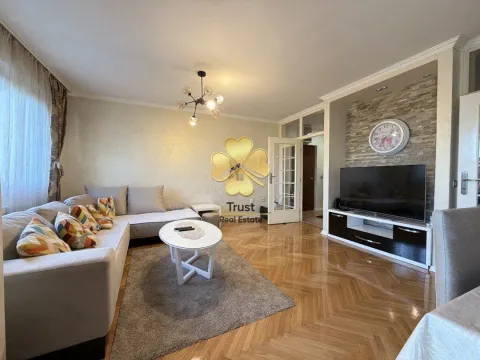 Spacious and bright living room with a sofa and TV unit. - image 5