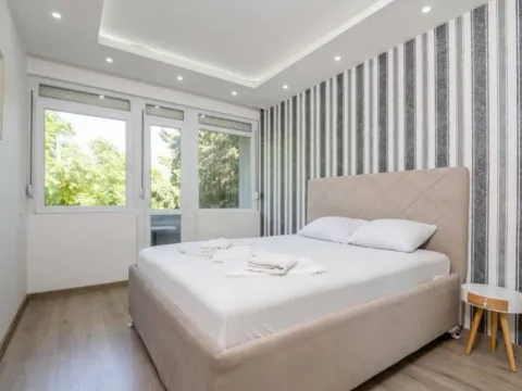 Izdavanje, jednosoban stan, 60m², Centar, Bar - image 2