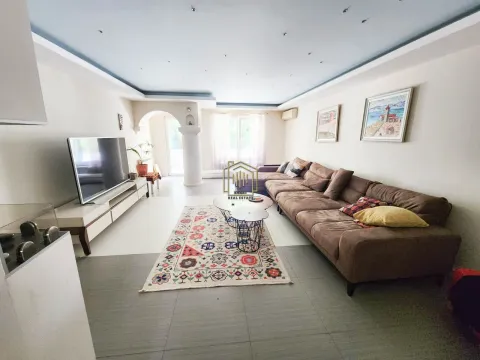 Rent, four bedroom apartment, 220m², Gorica C, Podgorica