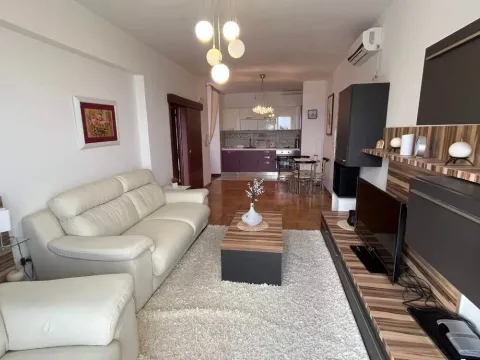 Sale, two bedroom apartment, 80m², Bečići, Budva - image 2