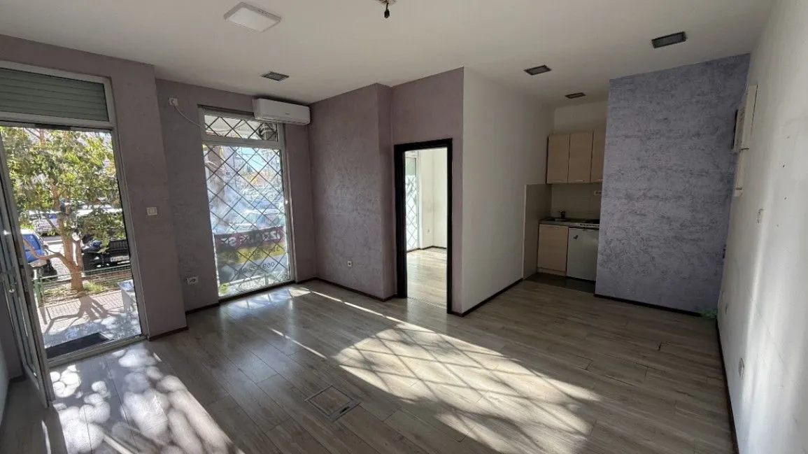 Izdavanje, poslovni prostor, 31m², Blok 9, Podgorica