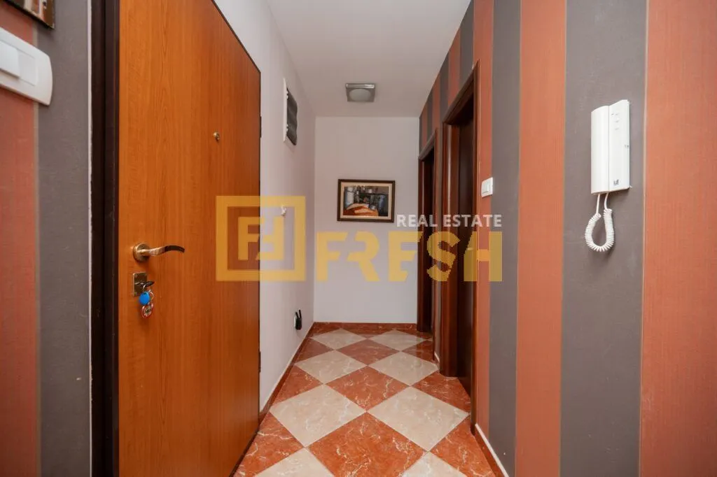 Izdavanje, trosoban stan, 80m², City Kvart, Podgorica