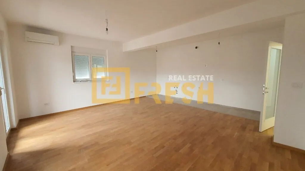 Prodaja, trosoban stan, 104m², Stari Aerodrom, Podgorica