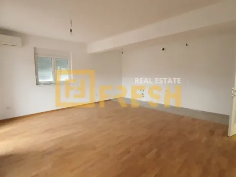 Prodaja, trosoban stan, 105m², Stari Aerodrom, Podgorica - image 5