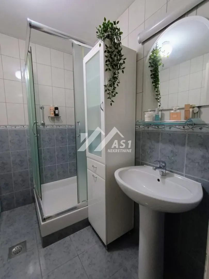 Izdavanje, trosoban stan, 70m², Novo naselje, Novi Sad
