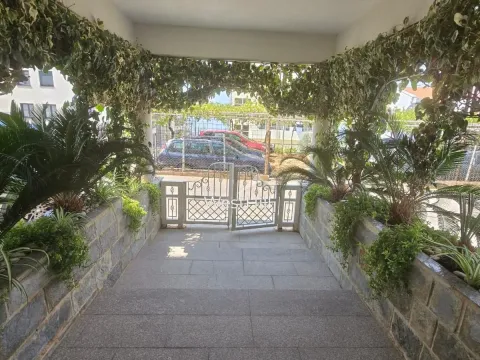 Prodaja, četvorosoban stan, 162m², Dobre Vode, Bar - image 8