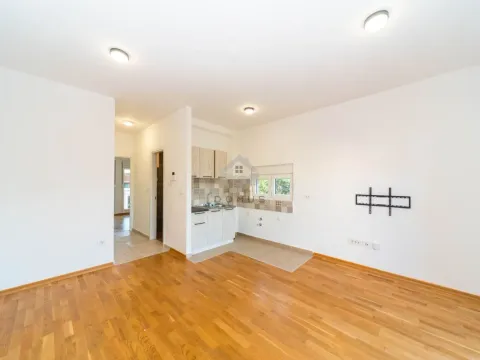 Izdavanje, jednosoban stan, 43m², Stari Aerodrom, Podgorica - image 4