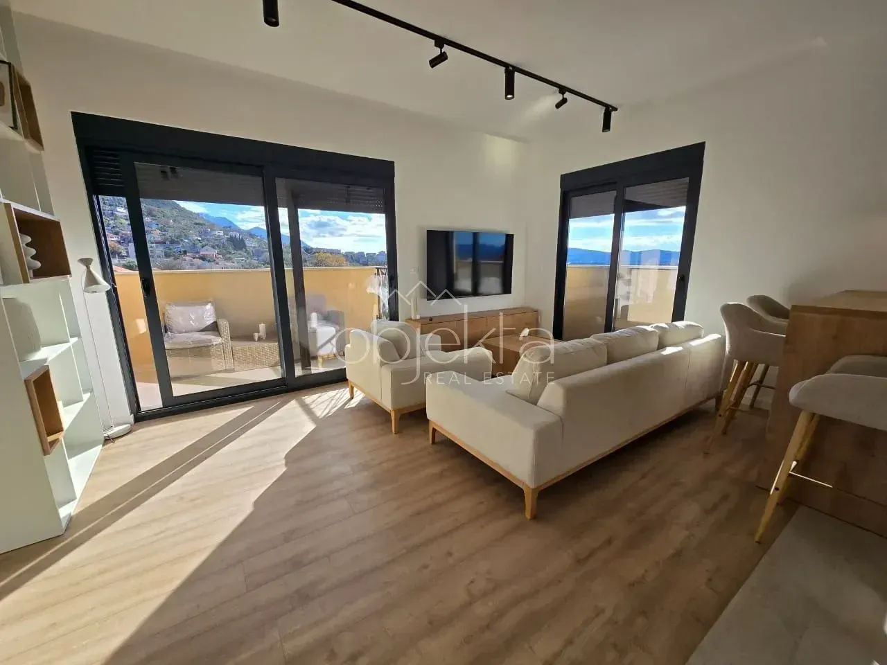 Izdavanje, stan, 55m², Tivat, Crna Gora