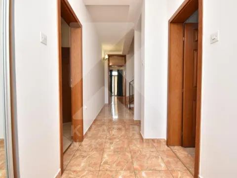 Rent, four bedroom apartment, 160m², Tološi, Podgorica - image 18