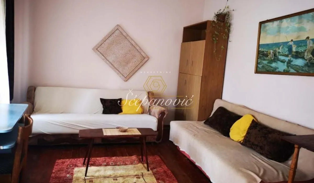 Izdavanje, četvorosoban stan, 52m², Adamovićevo Naselje, Novi Sad Sve Podlokacije