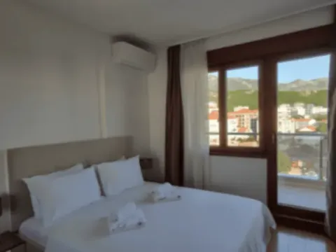 Rent, three bedroom apartment, 120m², Bečići, Budva - image 7