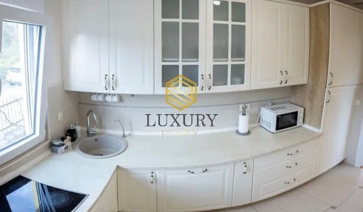Izdavanje, kuća, 111m², Lastva Grbaljska, Kotor
