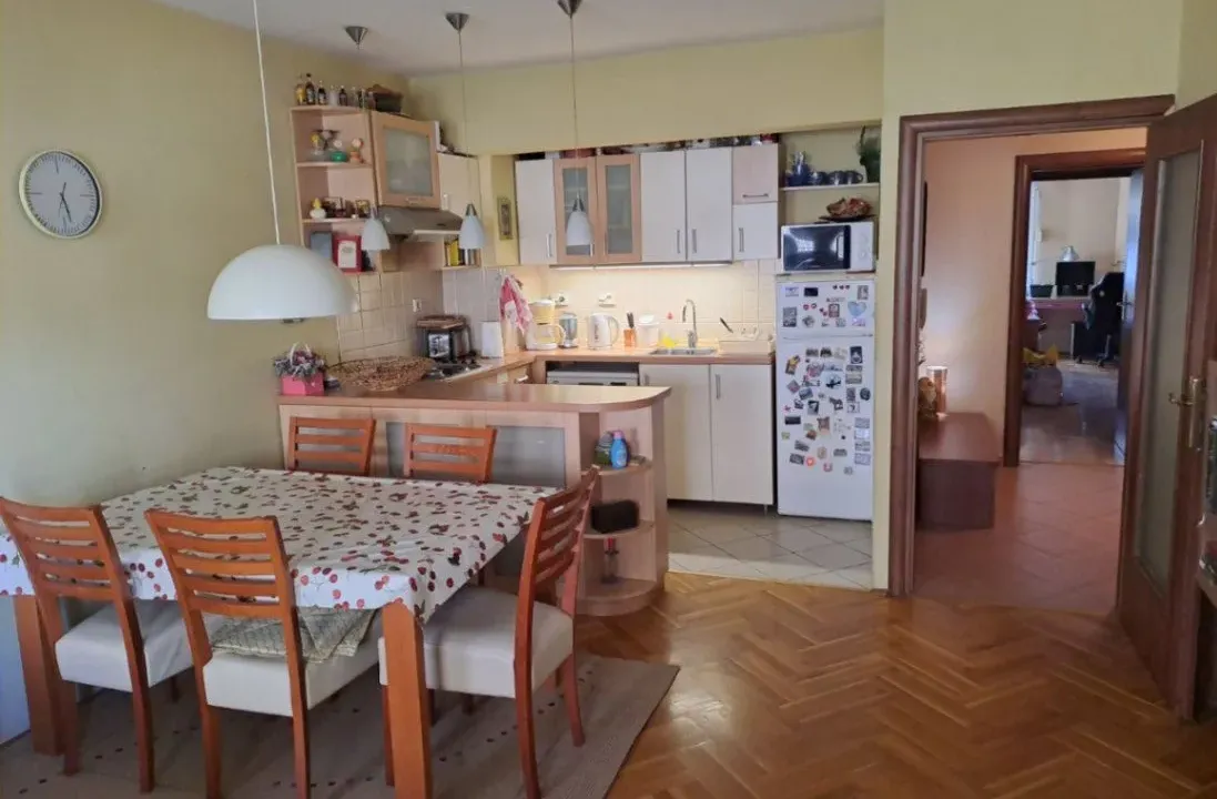Prodaja, trosoban stan, 90m², Blok 9, Podgorica