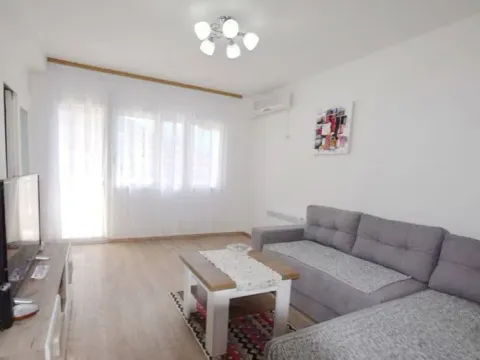 Rent, one bedroom apartment, 53m², Centar, Tivat