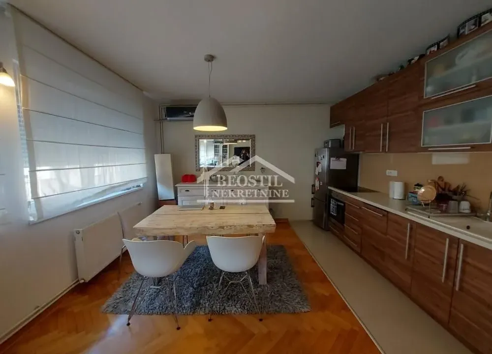 Prodaja, trosoban stan, 74m², Crveni Krst, Beograd