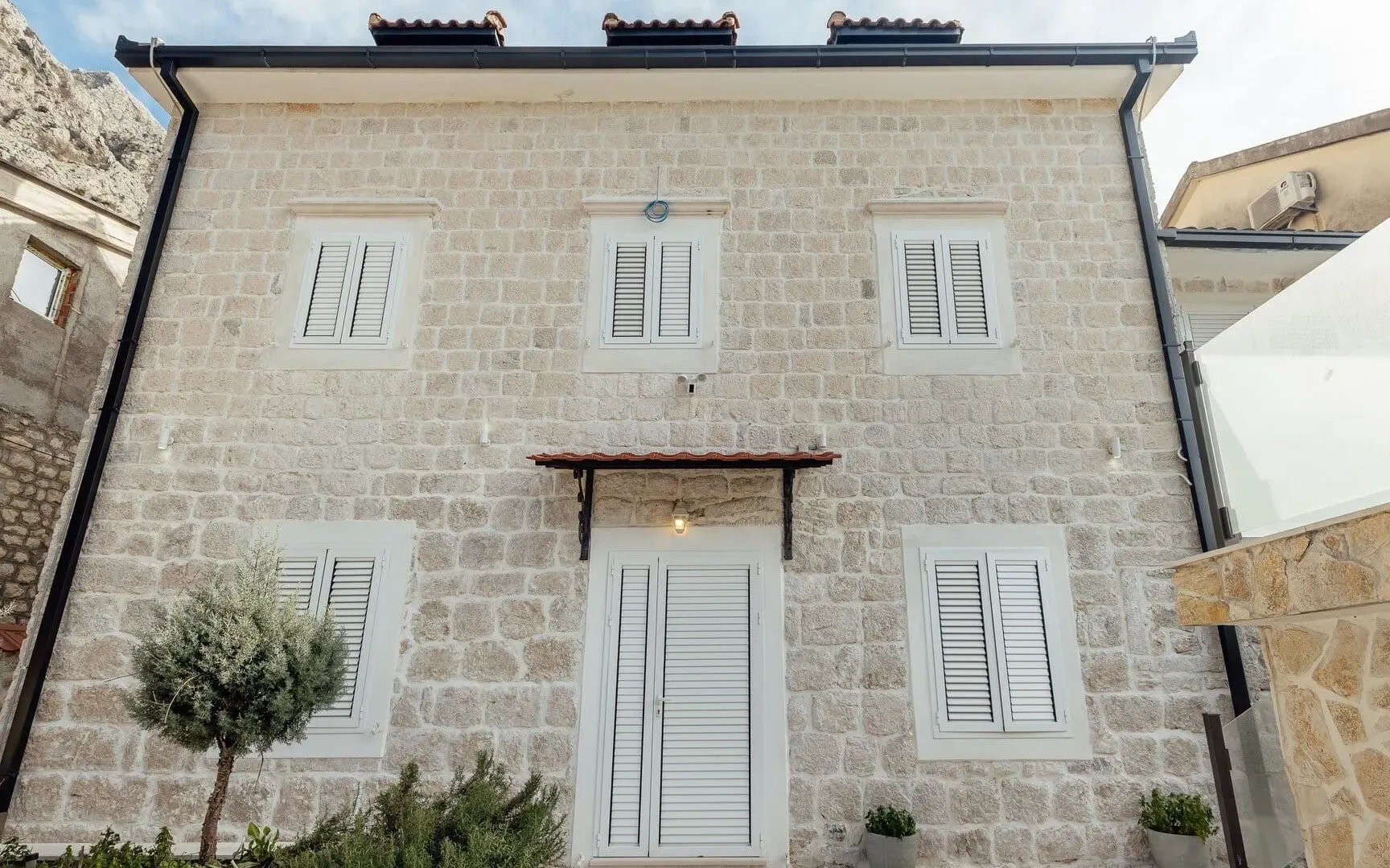 Sale, house, 380m², Ljuta, Kotor