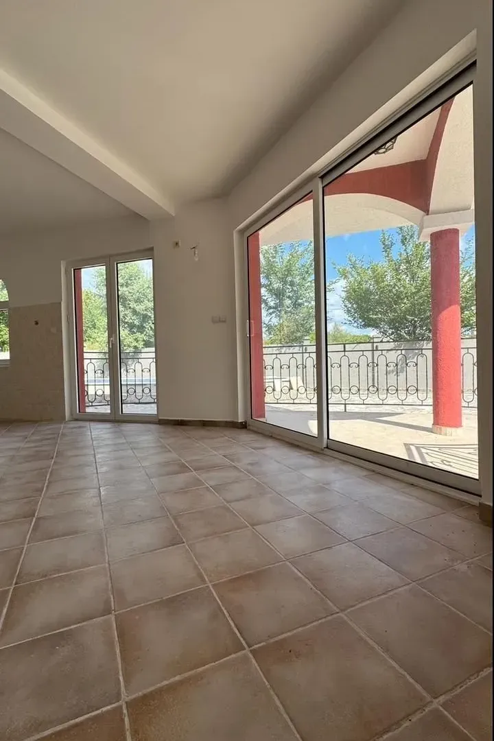 Prodaja, dvosoban stan, 79m², Lastva Grbaljska, Kotor
