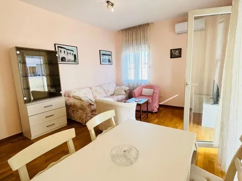 Izdavanje, jednosoban stan, 50m², City Kvart, Podgorica - image 4