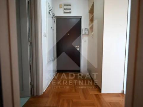 Izdavanje, jednosoban stan, 56m², Momišići, Podgorica - image 13