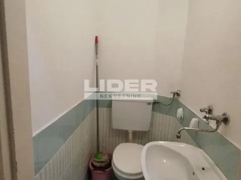 Izdavanje, trosoban stan, 90m², Vračar Sve Podlokacije, Beograd - image 13