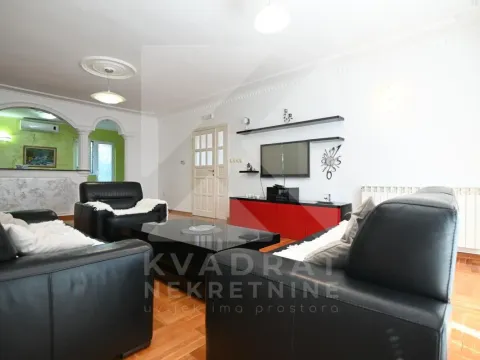 Izdavanje, trosoban stan, 150m², Donja Gorica, Podgorica