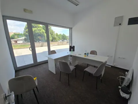 Izdavanje, poslovni prostor, 85m², Stari Aerodrom, Podgorica - image 11
