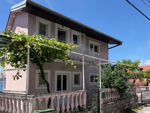 Prodaja, kuća, 180m², Tivat, Crna Gora - image 1