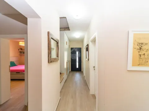 Prodaja, kuća, 130m², Tološi, Podgorica - image 42