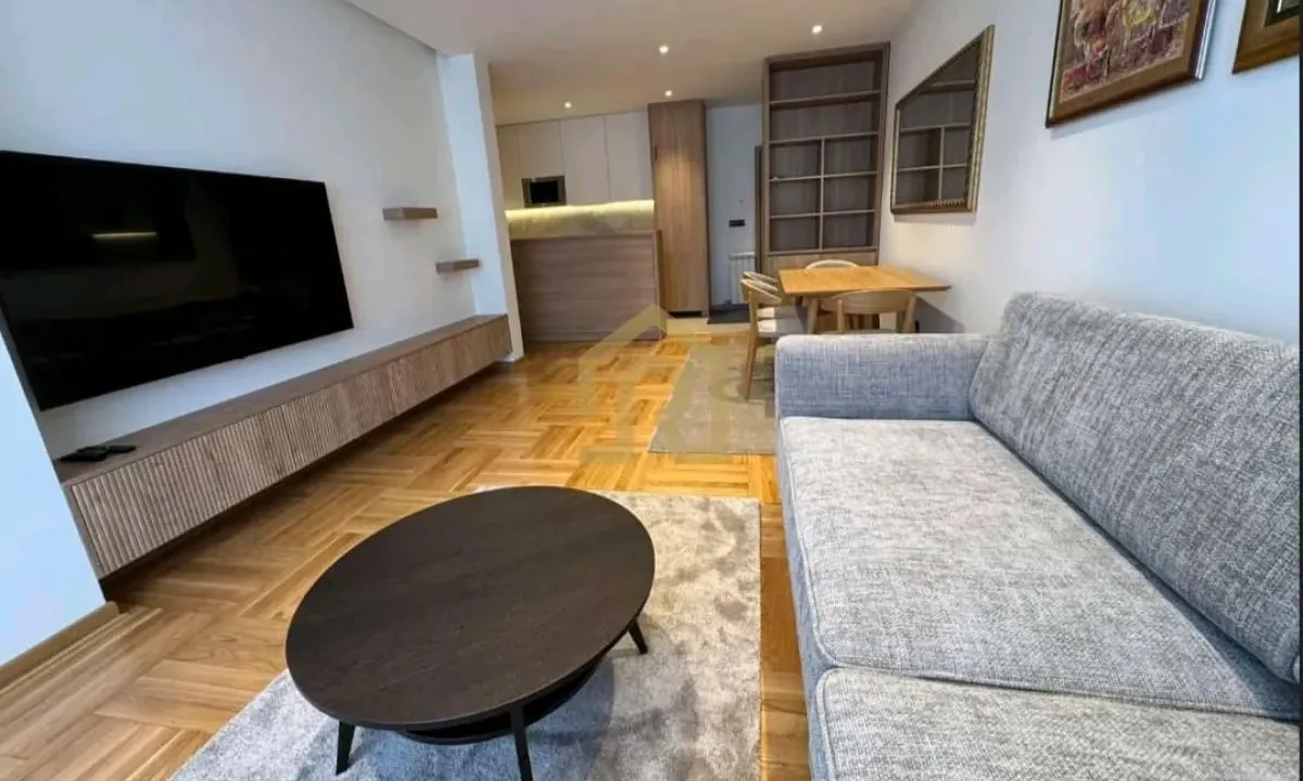 Izdavanje, četvorosoban stan, 90m², Vračar Sve Podlokacije, Beograd