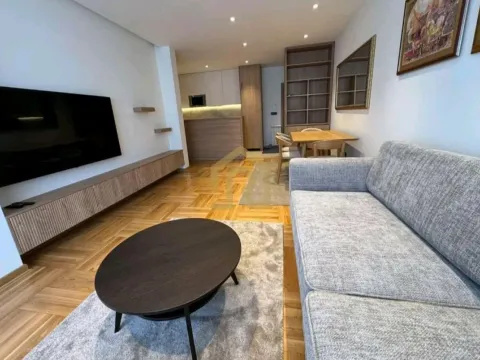 Izdavanje, četvorosoban stan, 90m², Vračar Sve Podlokacije, Beograd