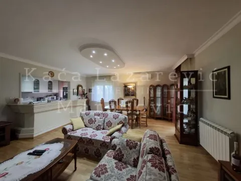 Sale, four bedroom apartment, 148m², Voždovac Sve Podlokacije, Beograd