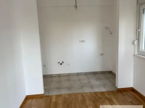 Rent, three bedroom apartment, 56m², Ledine, Beograd - image 9