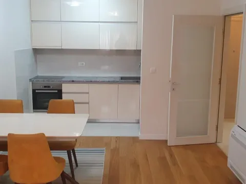 Izdavanje, dvosoban stan, 69m², Central Point, Podgorica - image 2