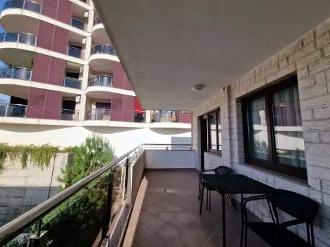 Rent, one bedroom apartment, 90m², Bečići, Budva - image 9