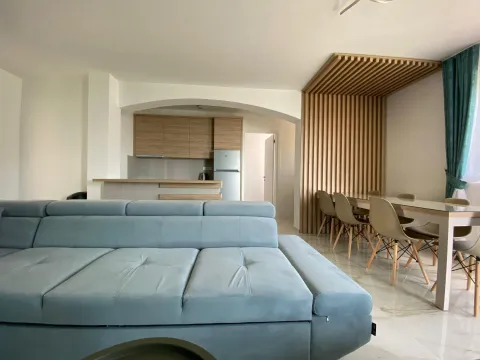 Izdavanje, trosoban stan, 120m², Bečići, Budva - image 12