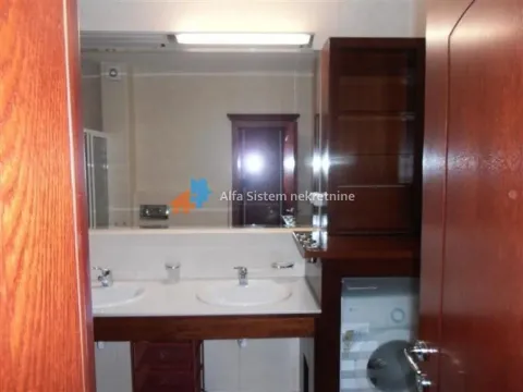 Izdavanje, trosoban stan, 130m², Savski Venac, Beograd - image 11