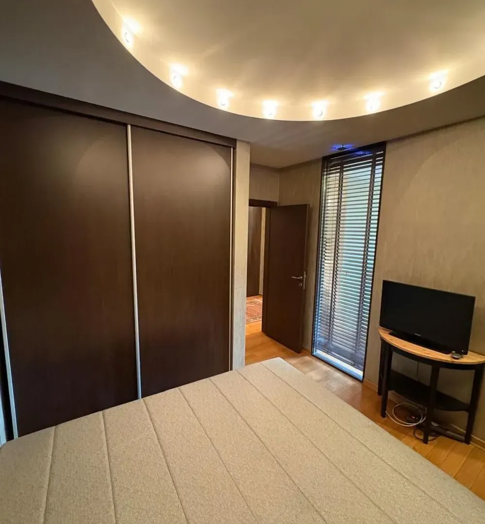 Izdavanje, dvosoban stan, 64m², Vračar Hram, Vračar Sve Podlokacije