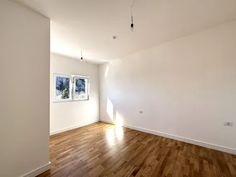 Prodaja, dvosoban stan, 61m², Sutomore, Bar - image 7