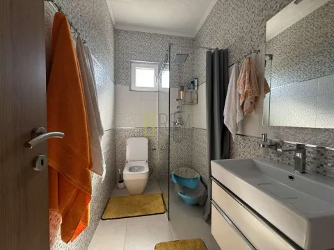 Izdavanje, kuća, 100m², Centar, Podgorica - image 13