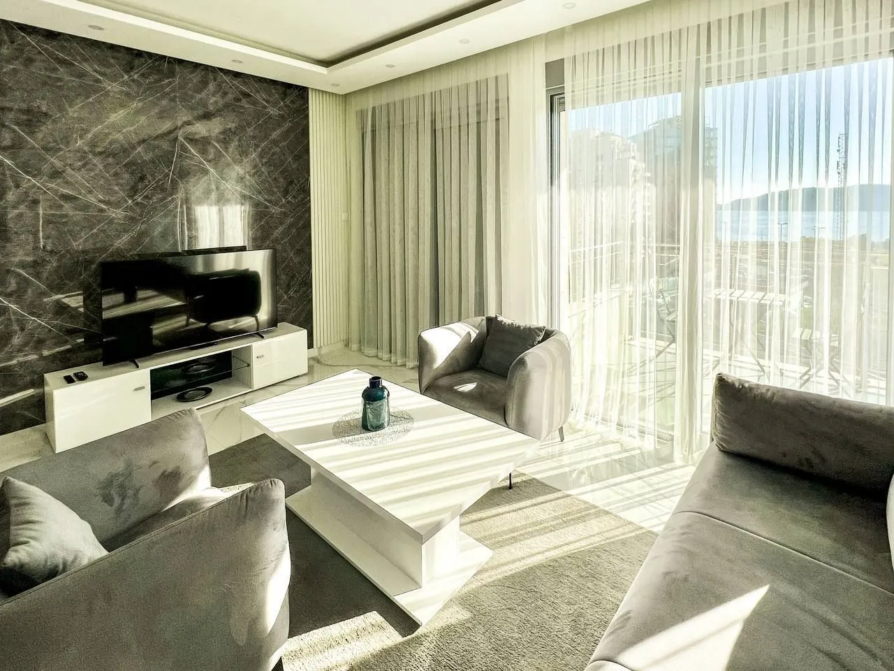 Modern and bright living room with seating area and sea view.