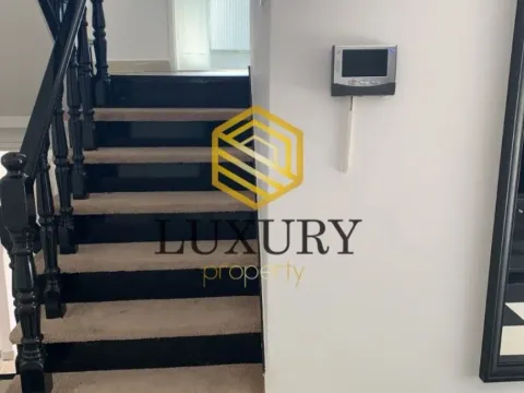 Izdavanje, kuća, 250m², Zagorič, Podgorica - image 6