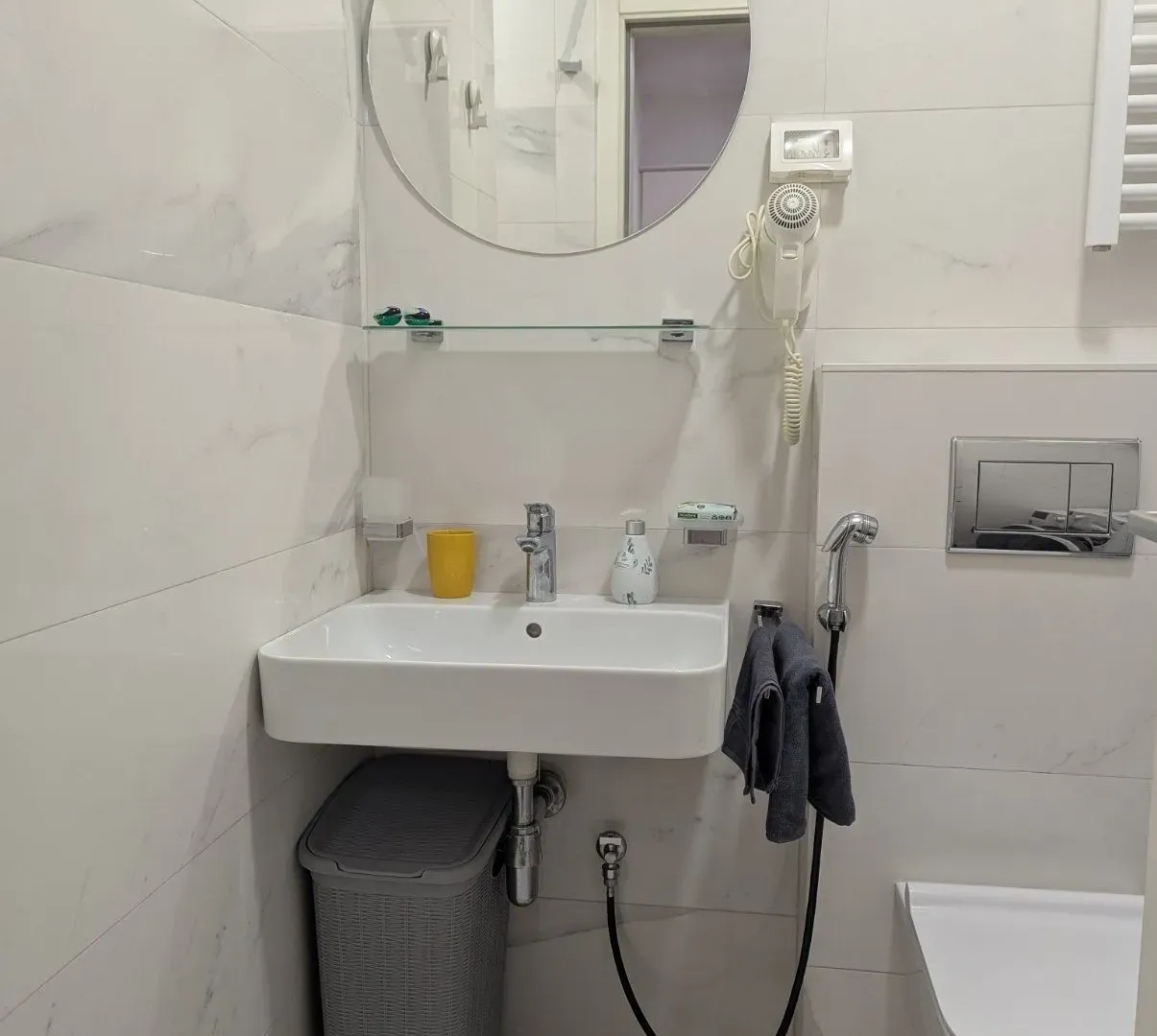 Izdavanje, jednosoban stan, 40m², Central Point, Podgorica