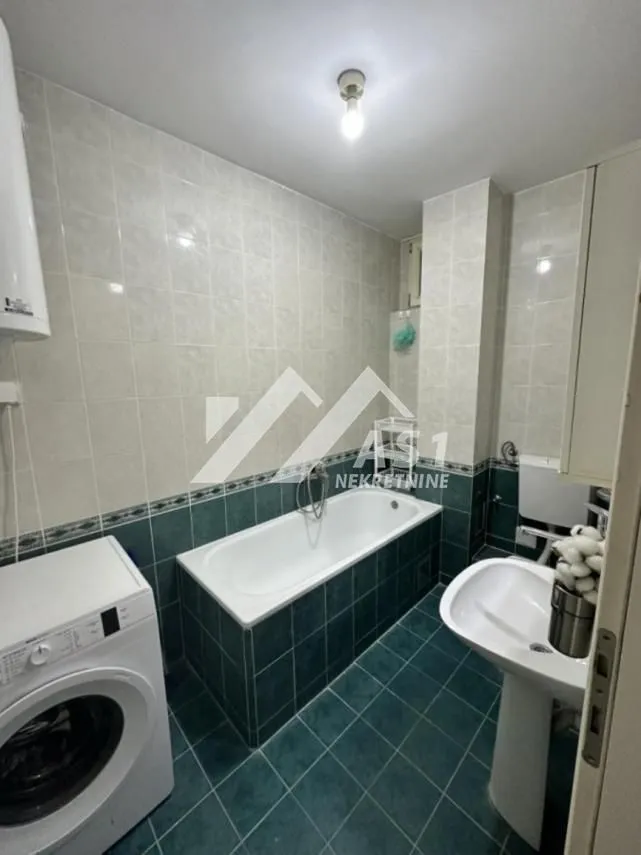 Izdavanje, jednosoban stan, 40m², Bulevar Oslobodjenja, Novi Sad Sve Podlokacije