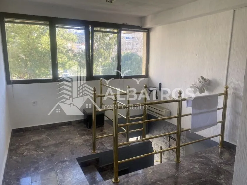 Rent, office space, 65m², Centar, Bar
