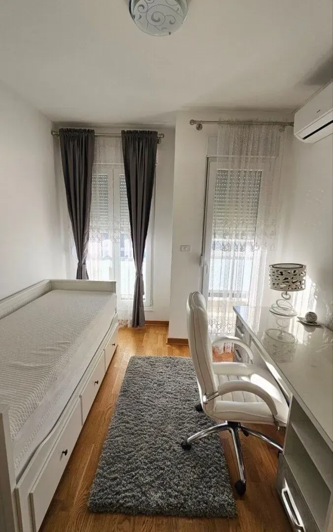 Izdavanje, dvosoban stan, 64m², City Kvart, Podgorica