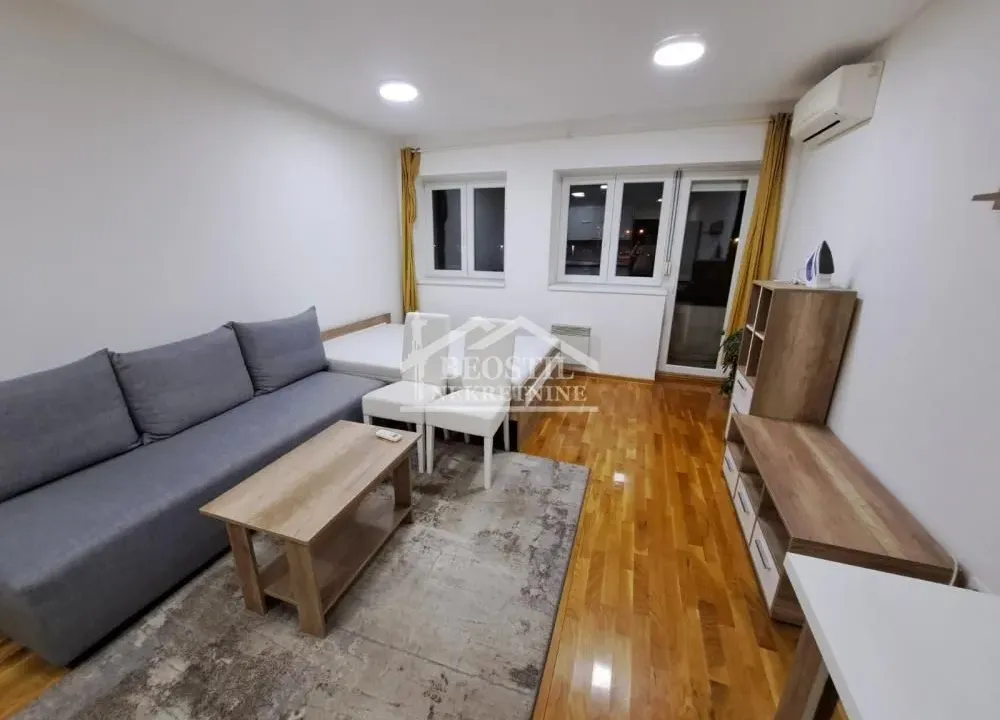 Izdavanje, jednosoban stan, 32m², Zemun Sve Podlokacije, Beograd