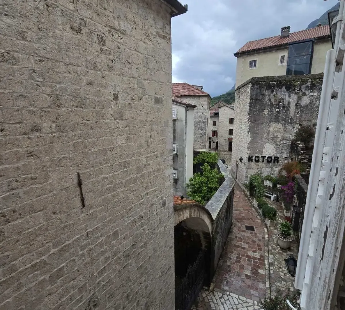 Prodaja, trosoban stan, 72m², Kotor, Crna Gora