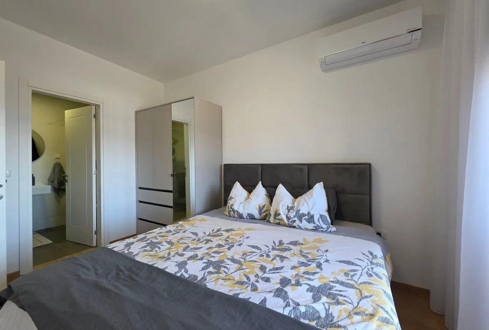 Sale, two bedroom apartment, 71m², Bečići, Budva