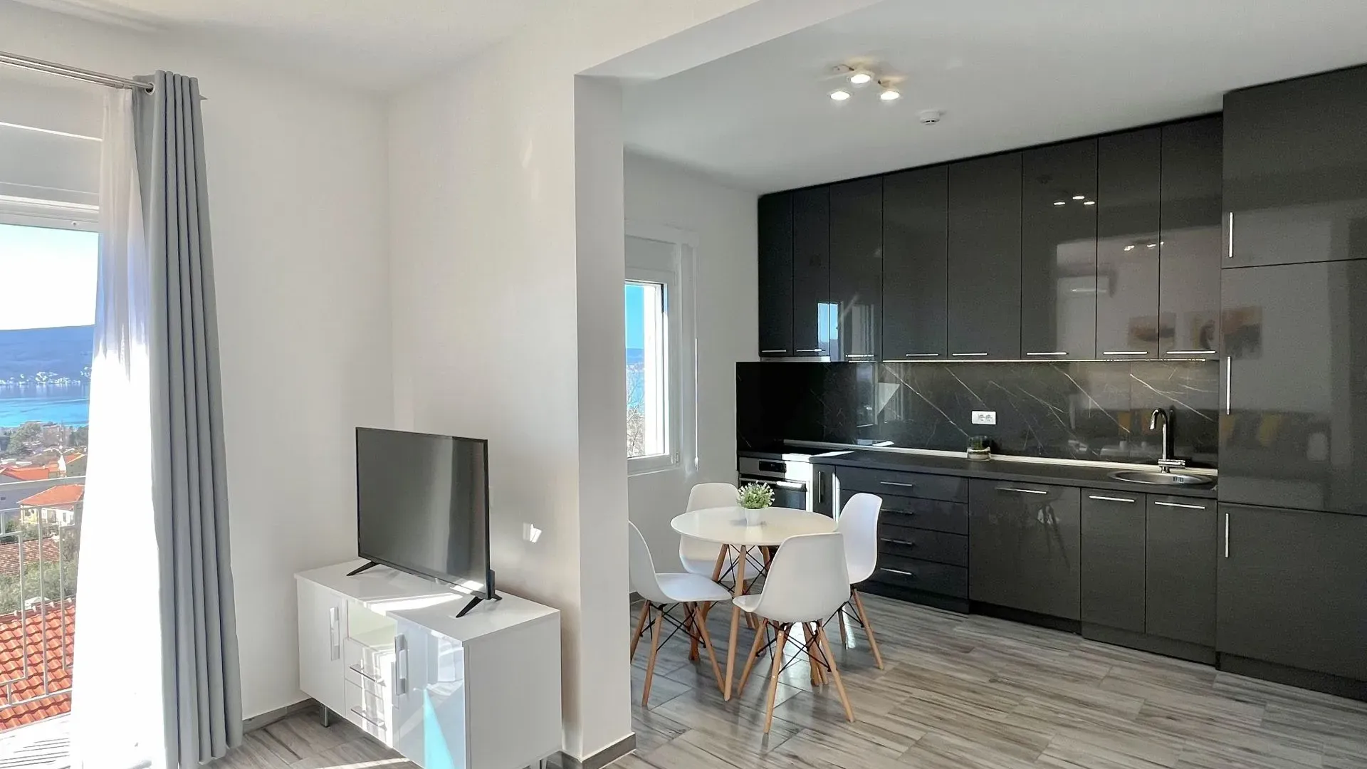 Prodaja, dvosoban stan, 55m², Tivat, Crna Gora