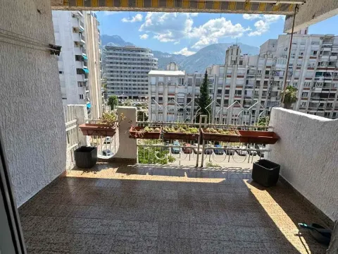 Rent, three bedroom apartment, 105m², Centar, Bar - image 9